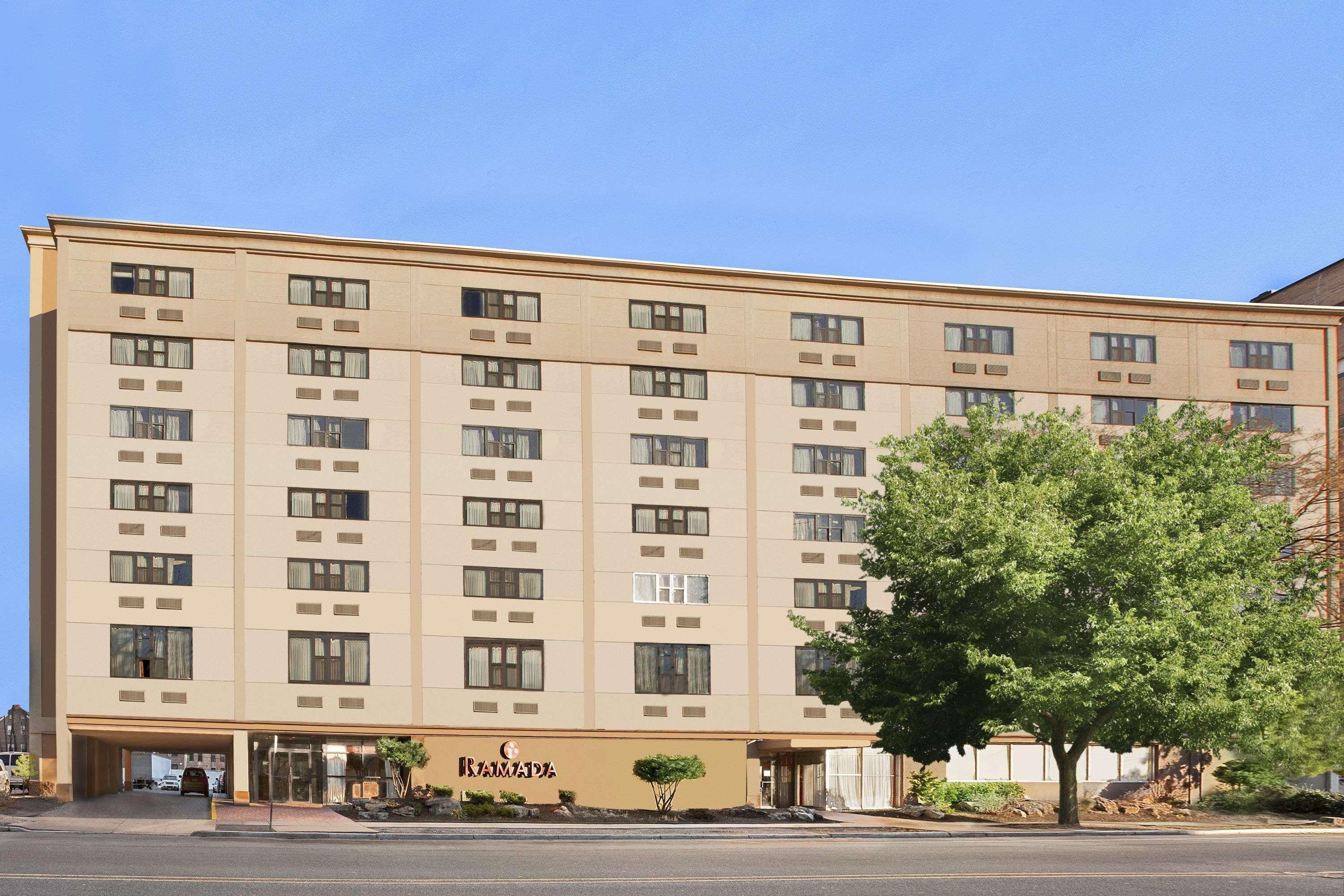Ramada By Wyndham East Orange Hotel Exterior foto